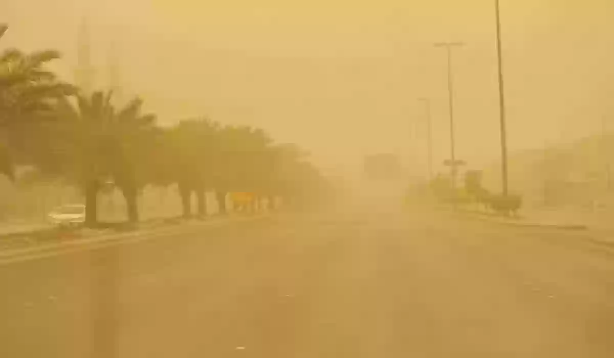 موجة غبارية هي الاولى من نوعها تجتاح الرياض وجبهة باردة بهذه المناطق السعودية